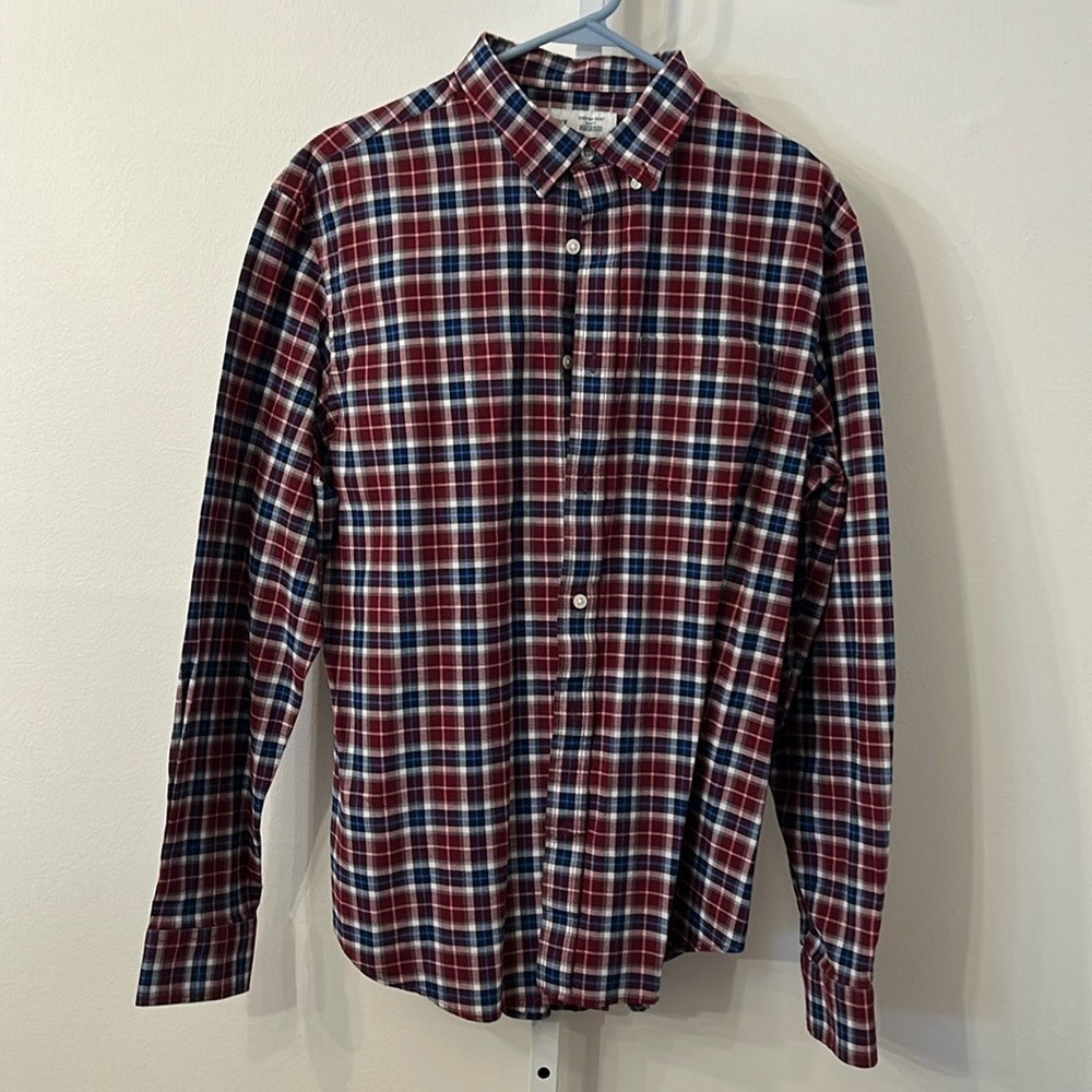 Old Navy maroon and navy long sleeve shirt